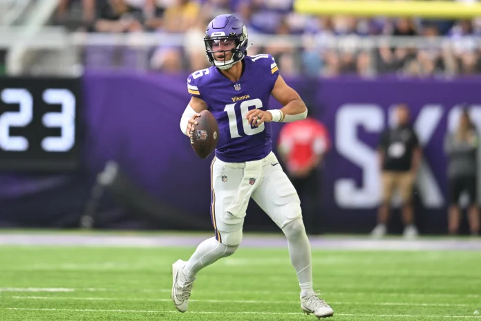 Vikings collapse continues, Hall starts wk 17